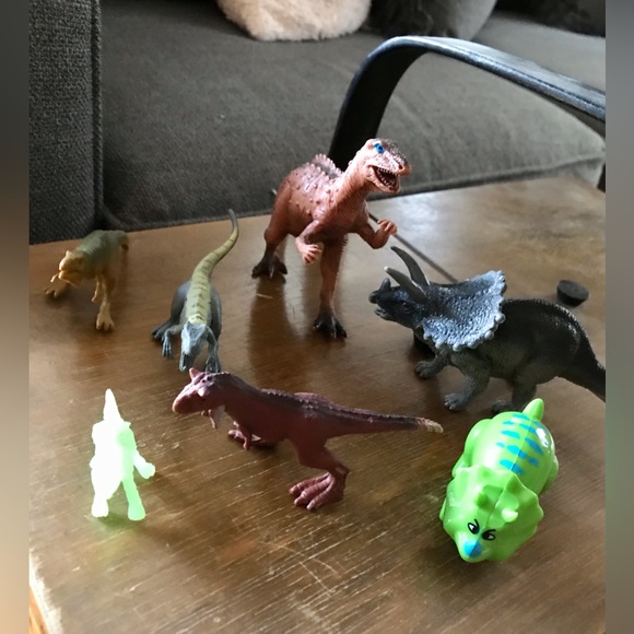 2/$10 Lot Vinyl Toy Dinosaurs Plastic Tyrannosaurus Rex Triceratops Dinos Toys - Picture 6 of 9